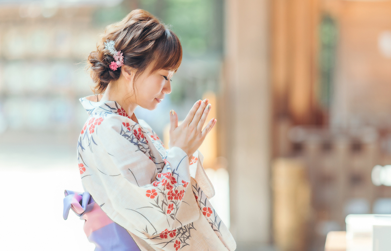 宇佐神宮 二礼四拍手の様子