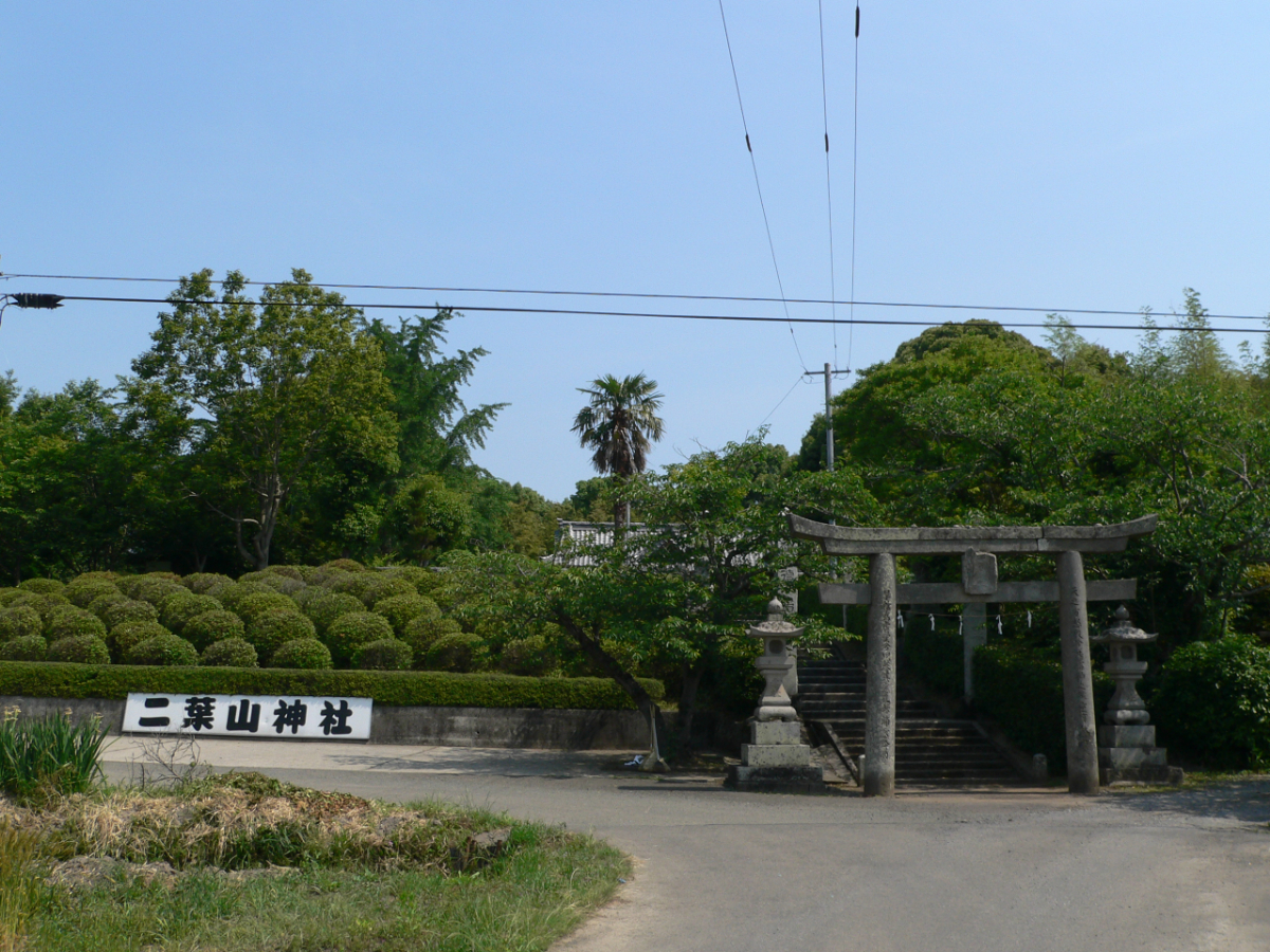 鳥居と境内様子