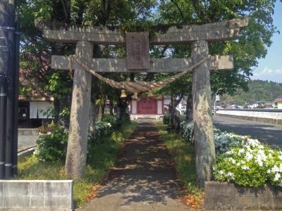 八阪神社 鳥居と拝殿