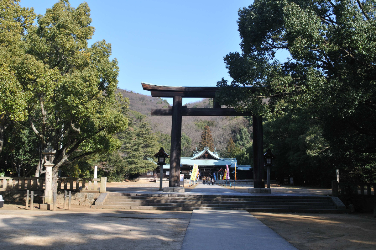 鳥居と拝殿