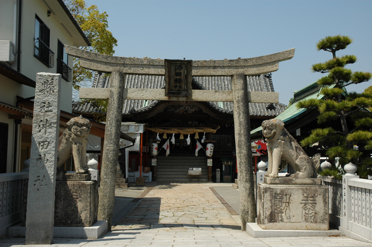 鳥居と拝殿