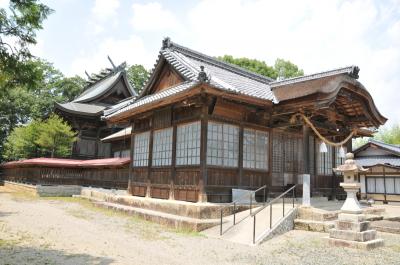 鶴山八幡宮 拝殿と本殿