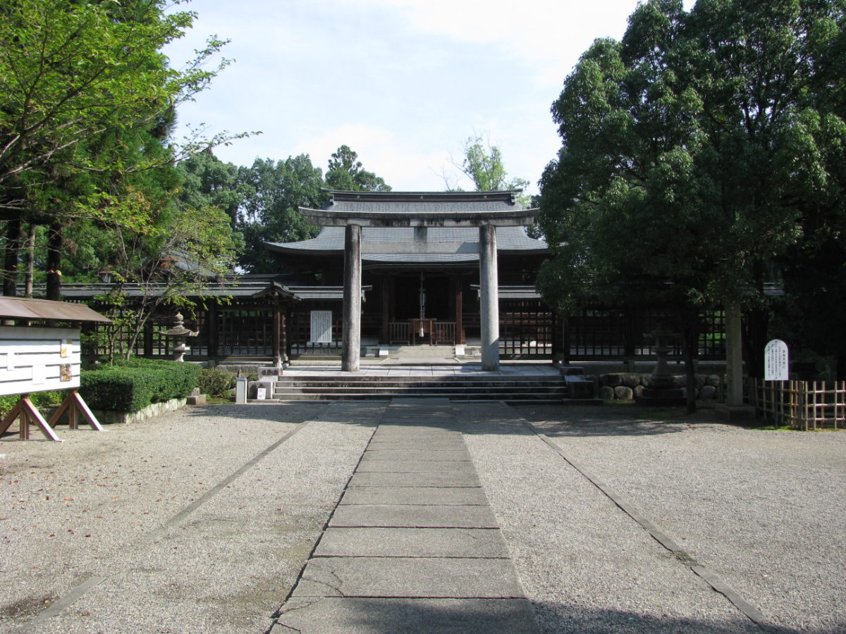 鳥居と拝殿