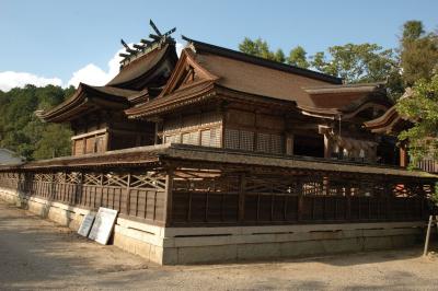 中山神社 拝殿と本殿