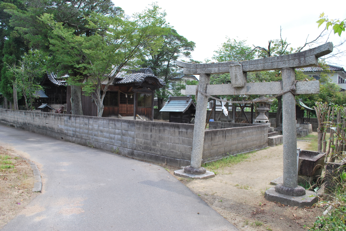 鳥居と拝殿