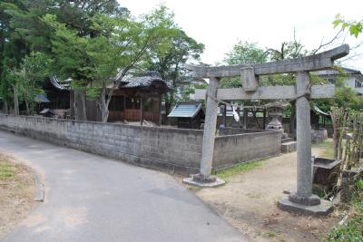 美和神社 鳥居と拝殿