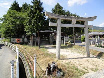 横田神社 鳥居と拝殿