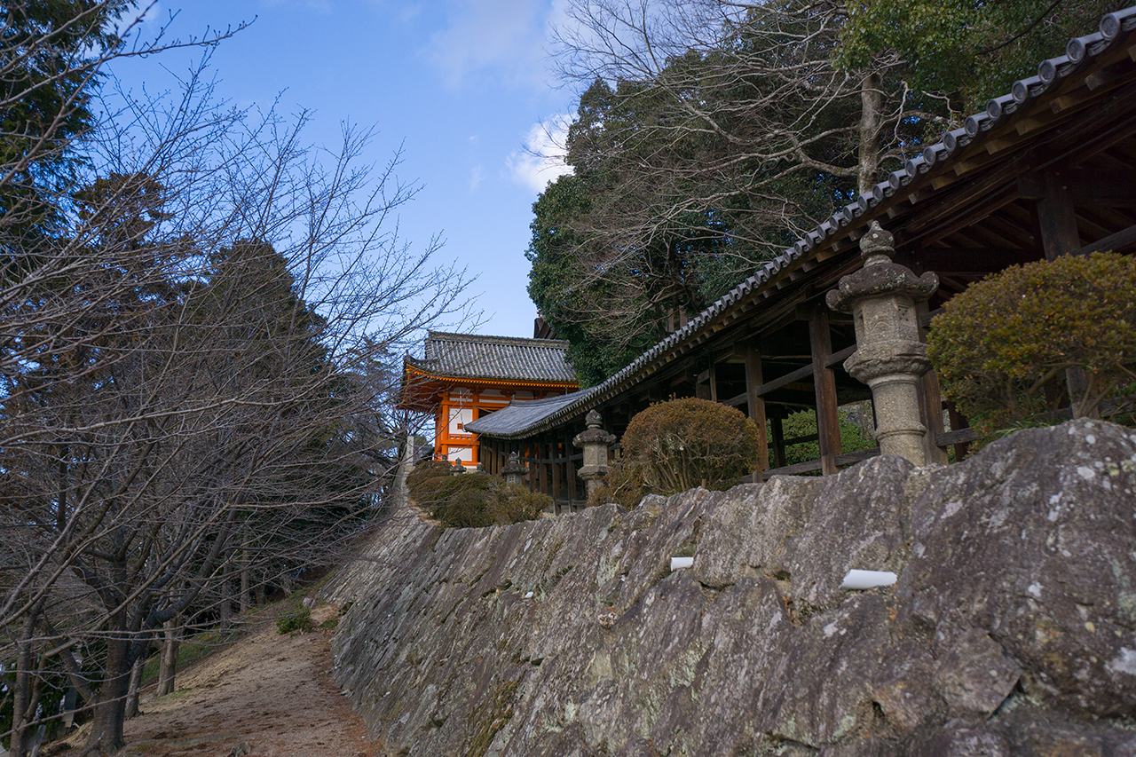 南随神門と回廊