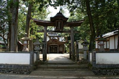 讚甘神社 鳥居と拝殿