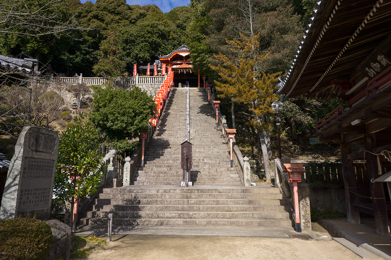 蓮台寺への階段