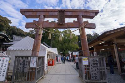 由加神社本宮 備前焼大鳥居