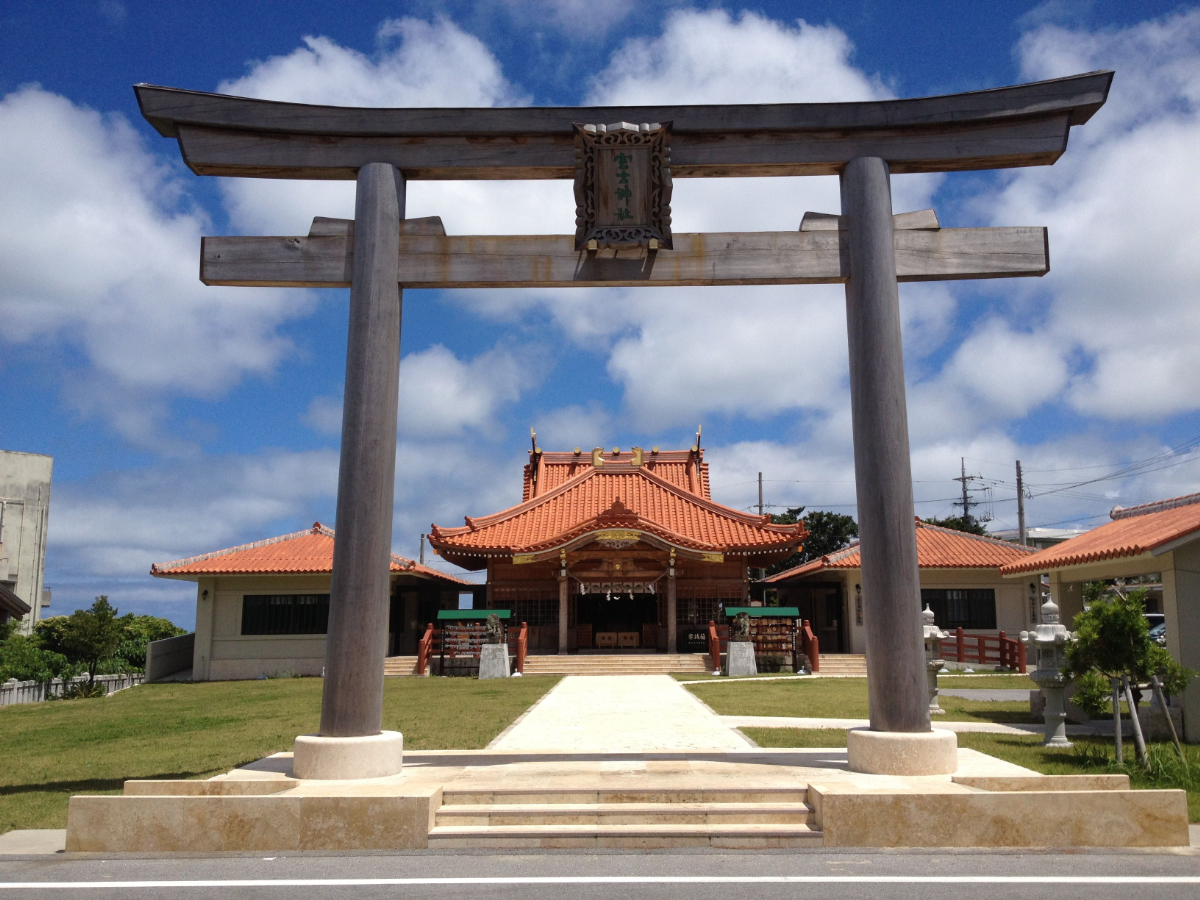 鳥居と社殿