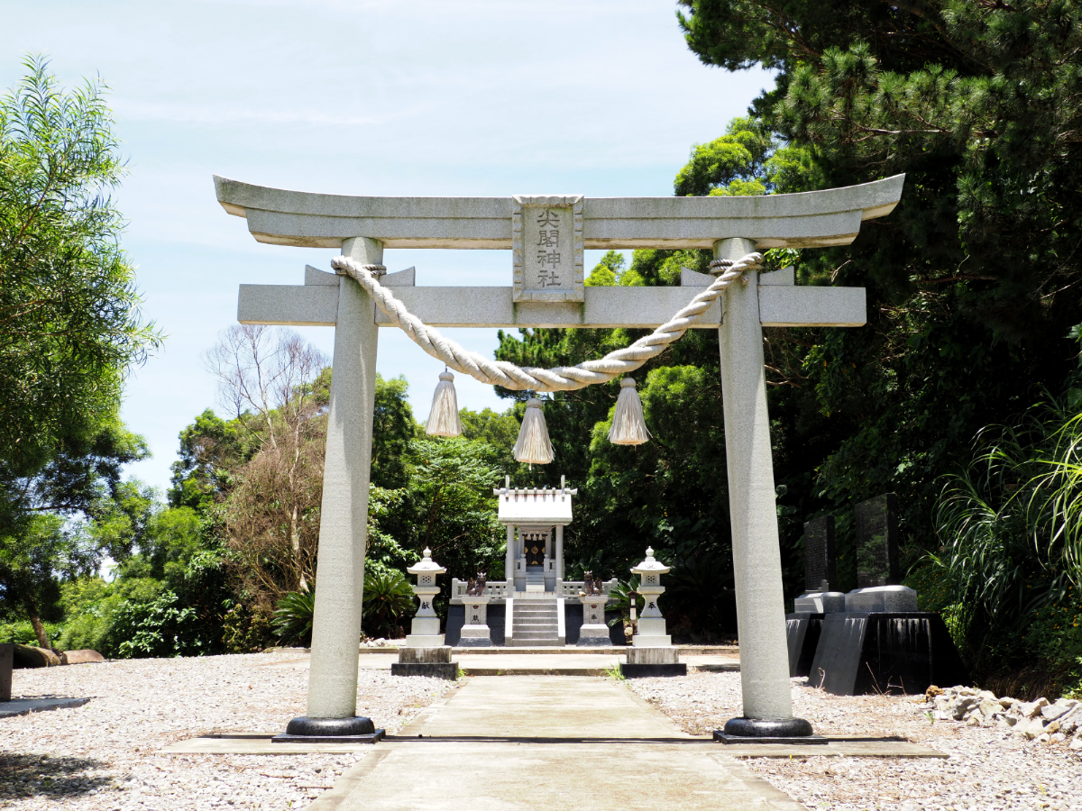 鳥居と社殿
