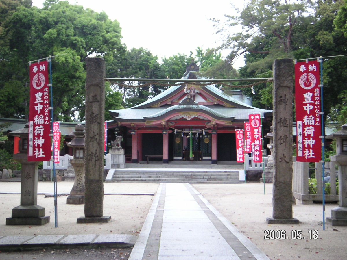 鳥居と拝殿