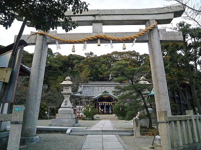 春日神社 鳥居と拝殿