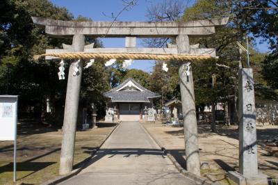 春日神社 鳥居と拝殿