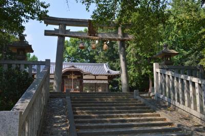 牟礼神社 鳥居と拝殿