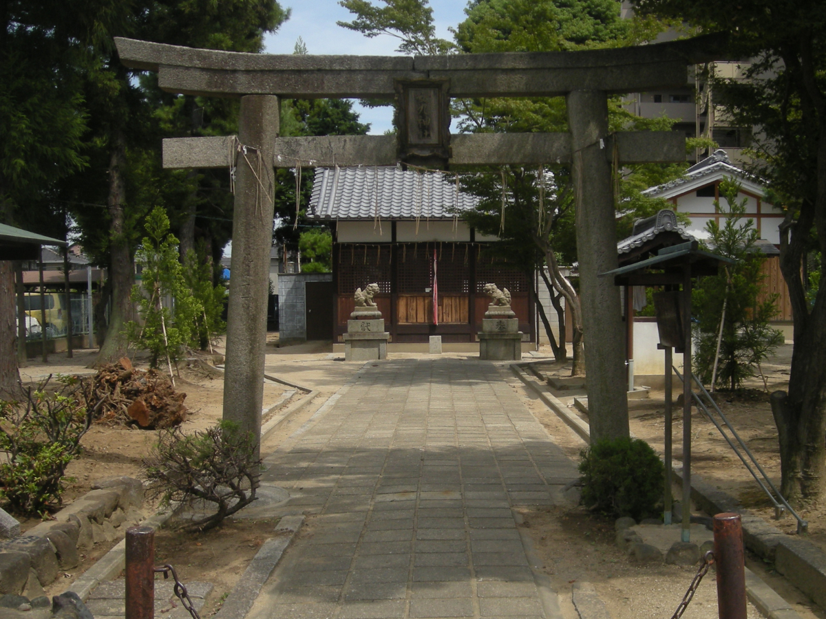 鳥居と拝殿