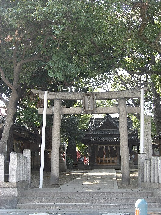 鳥居と拝殿