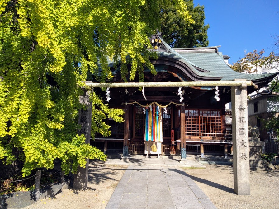 鳥居と拝殿