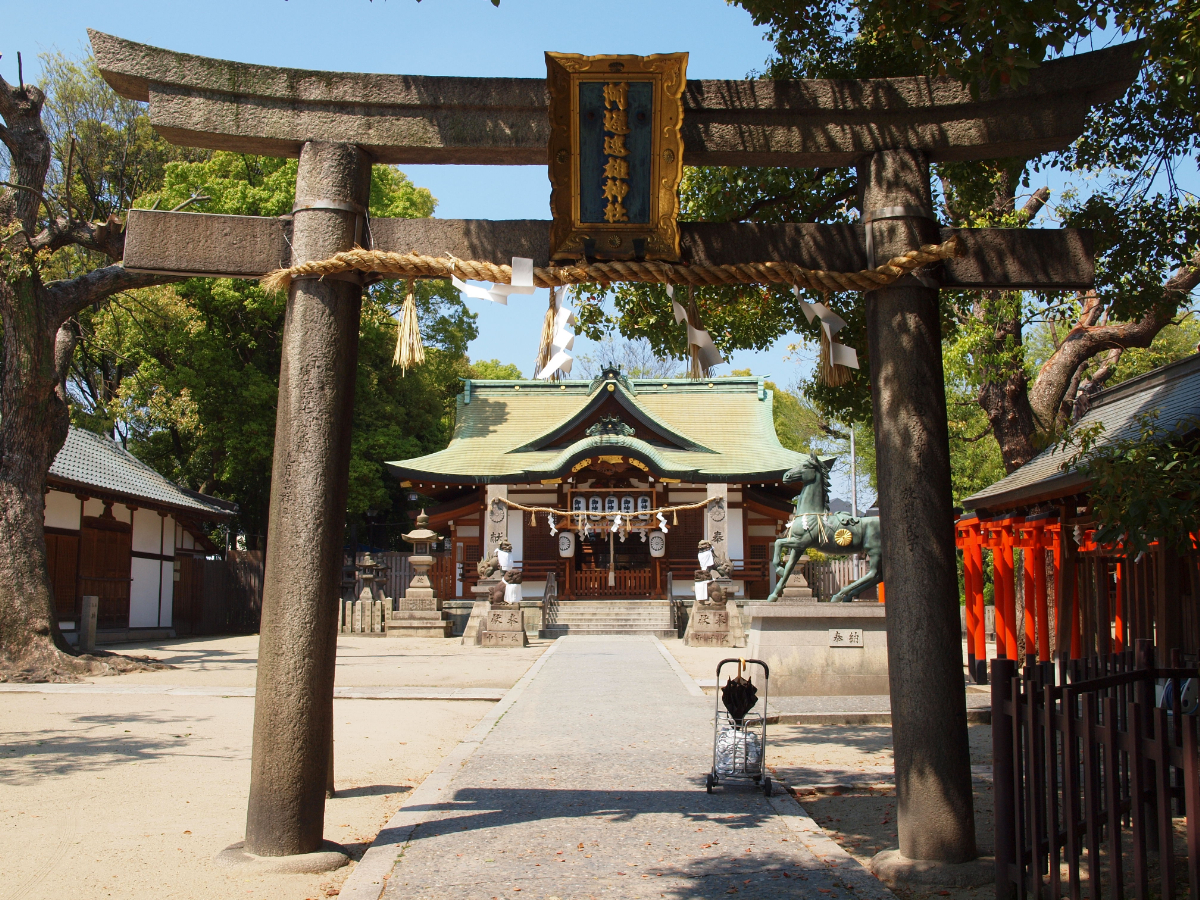 鳥居と拝殿