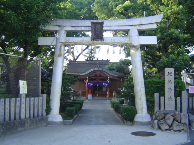 鳥居と拝殿
