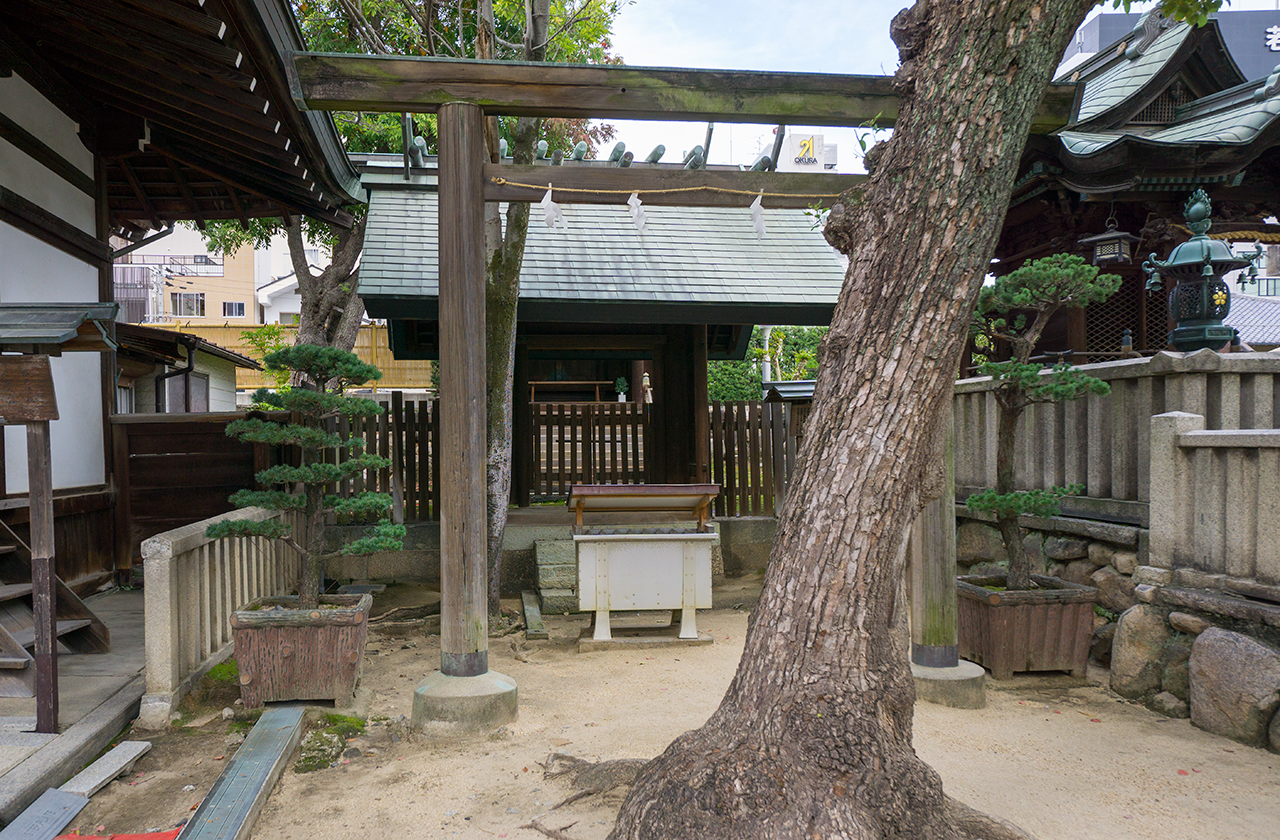 大阪天満宮 神明社 鳥居と社殿