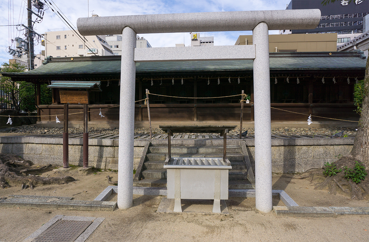 大阪天満宮 十二社 鳥居と社殿