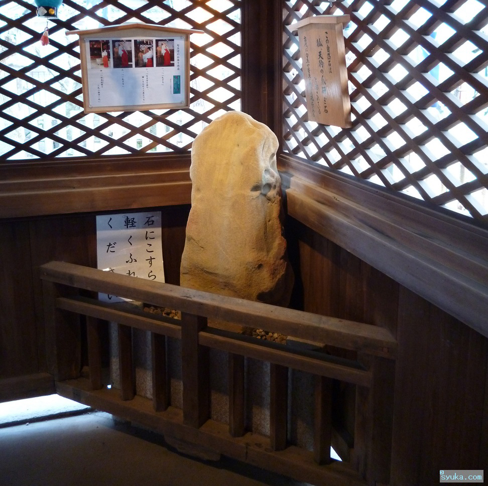 大阪天満宮 白米稲荷社 天狗、狐の爪研ぎ石