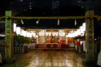 露天神社 夜の鳥居と拝殿
