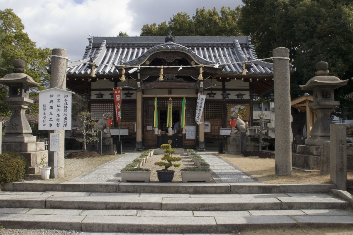 鳥居と拝殿