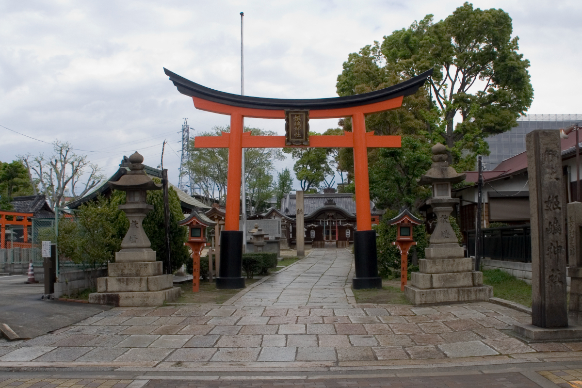 鳥居と拝殿