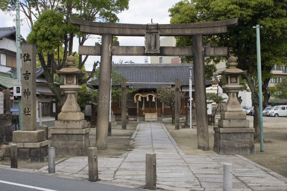 鳥居と拝殿