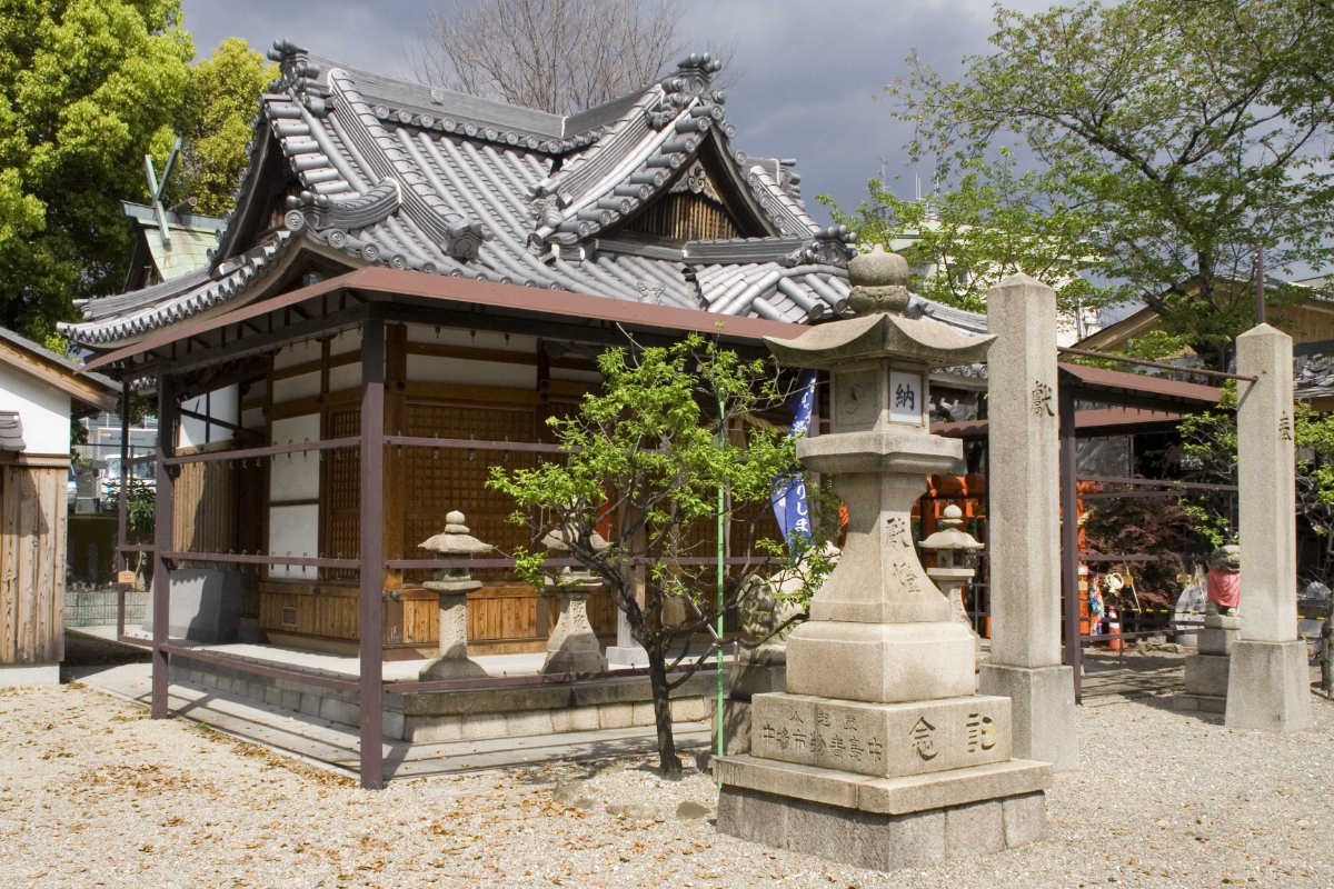 鳥居と拝殿
