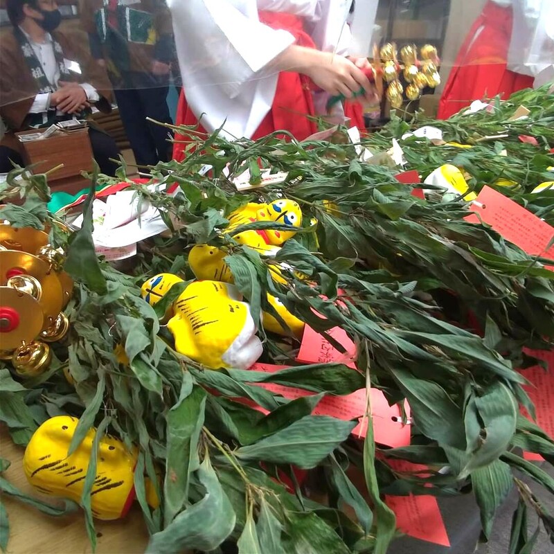 神農祭で授与される大量の張り子の虎