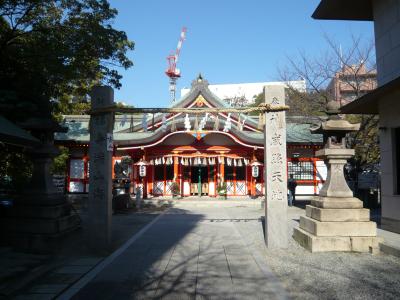 玉造稲荷神社 鳥居と拝殿