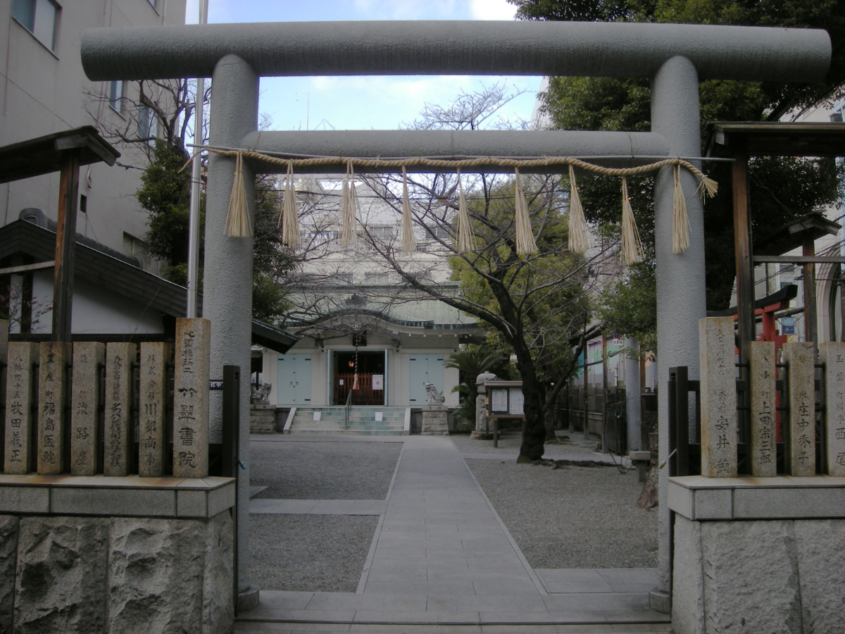鳥居と拝殿