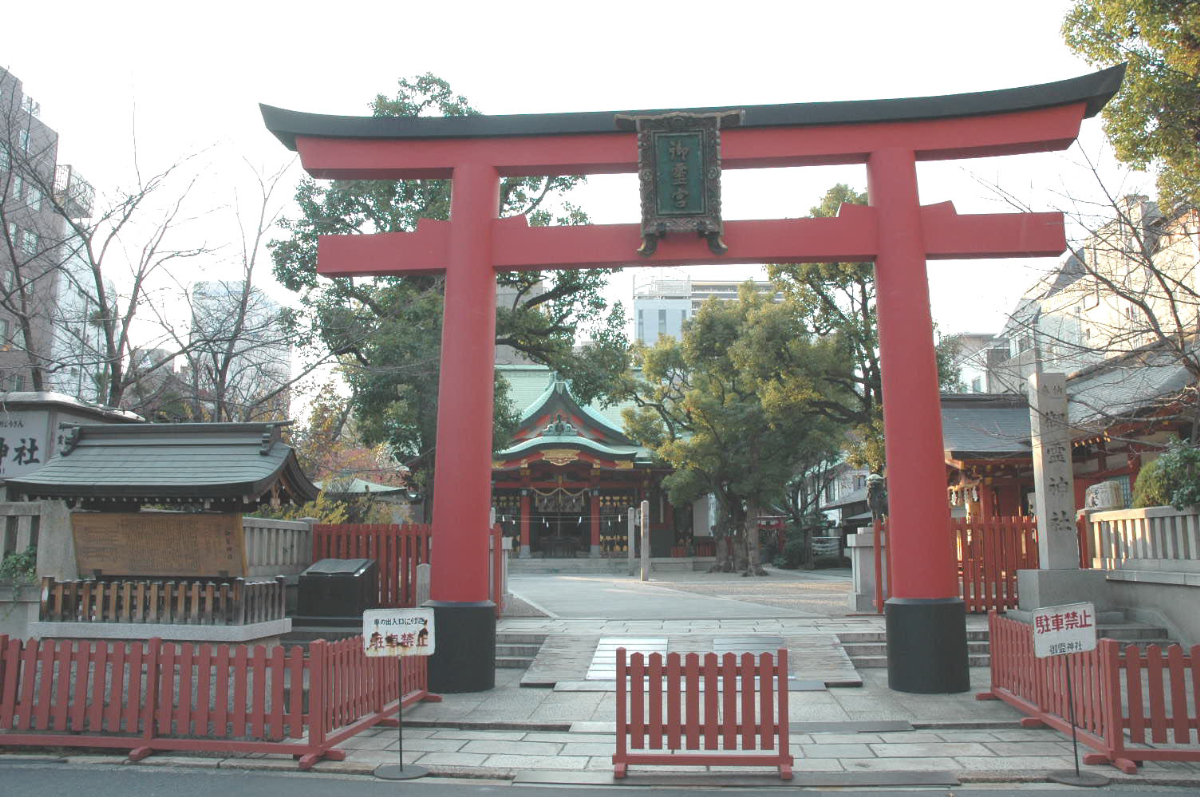 鳥居と拝殿