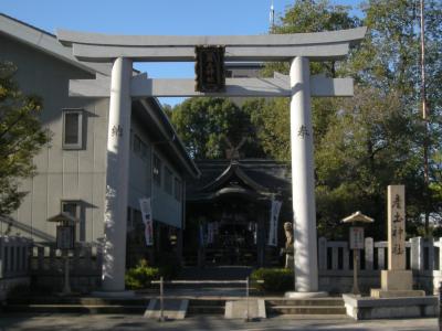 産土神社 鳥居と拝殿