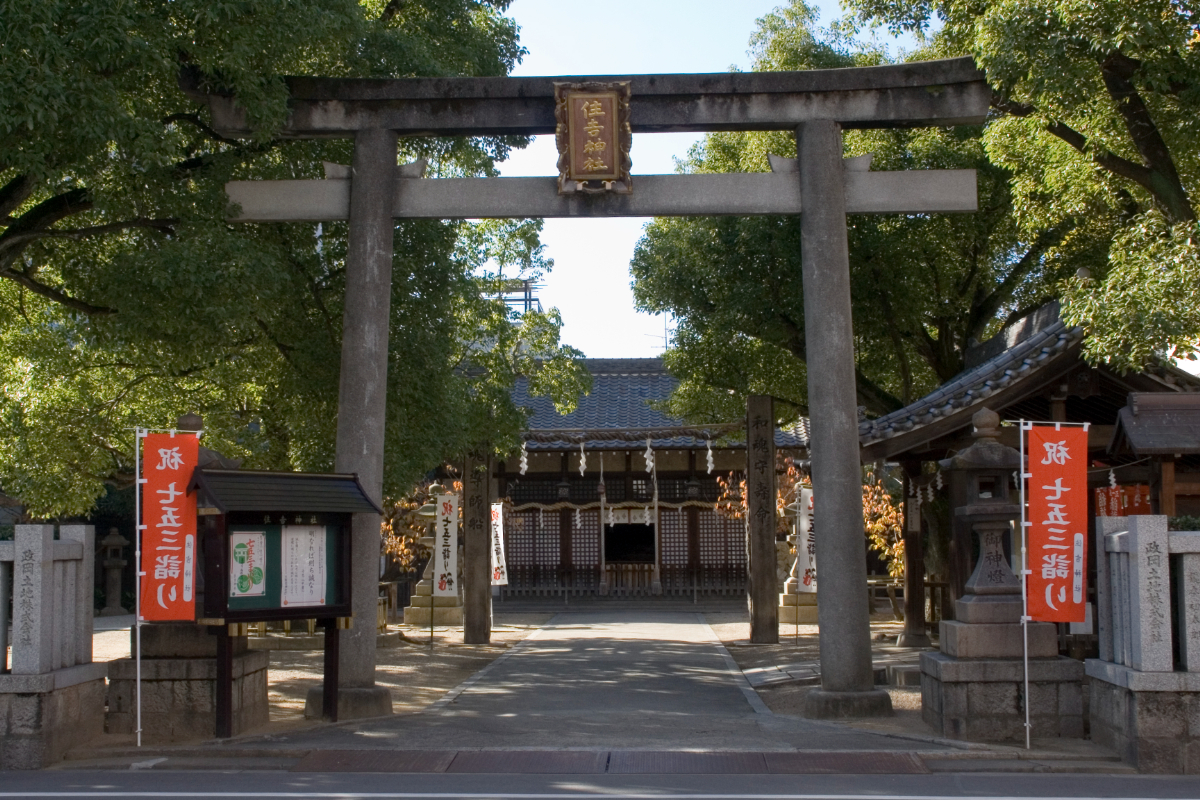 鳥居と拝殿