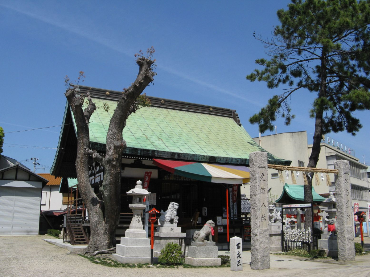鳥居と拝殿