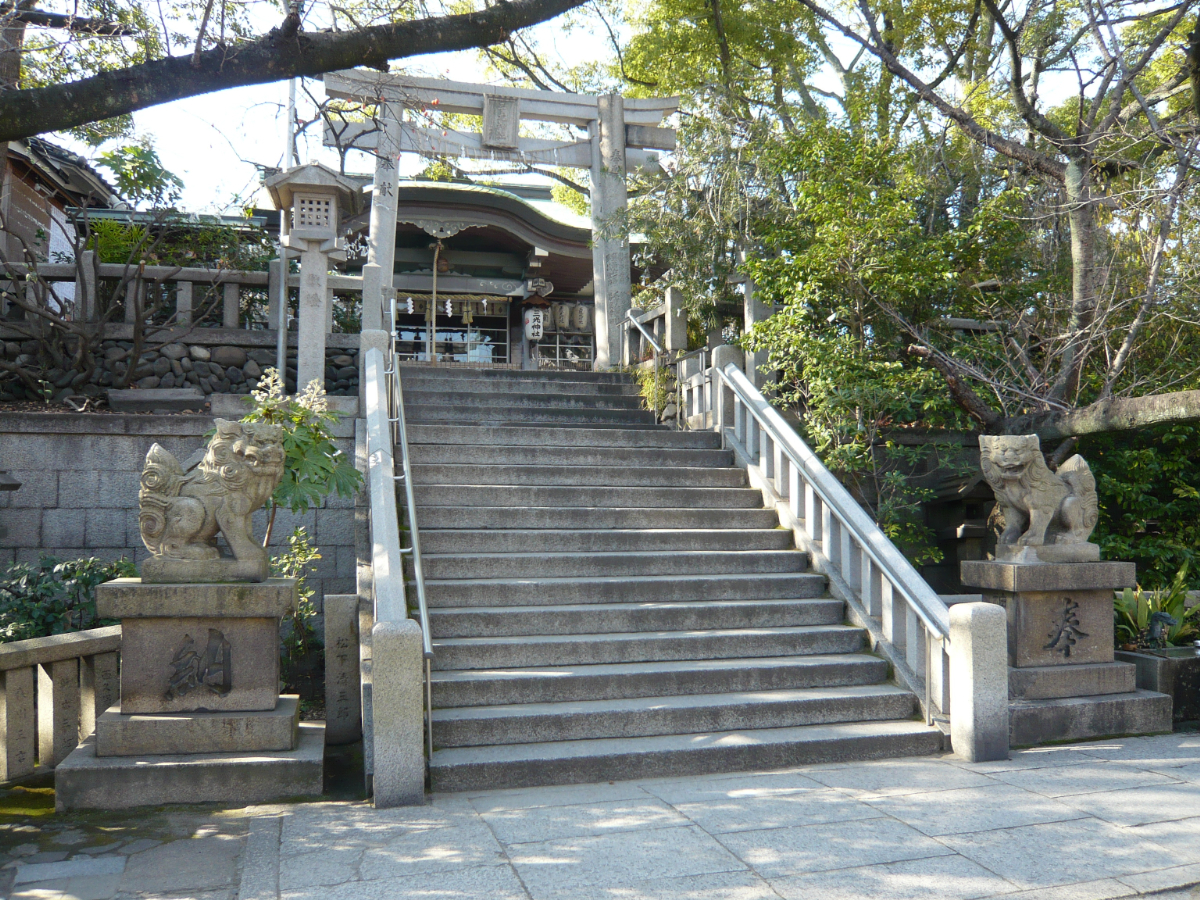 階段と鳥居