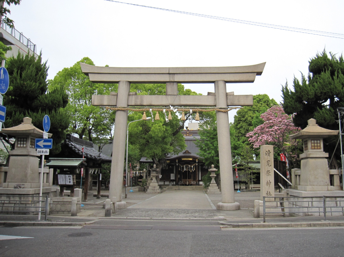 鳥居と拝殿