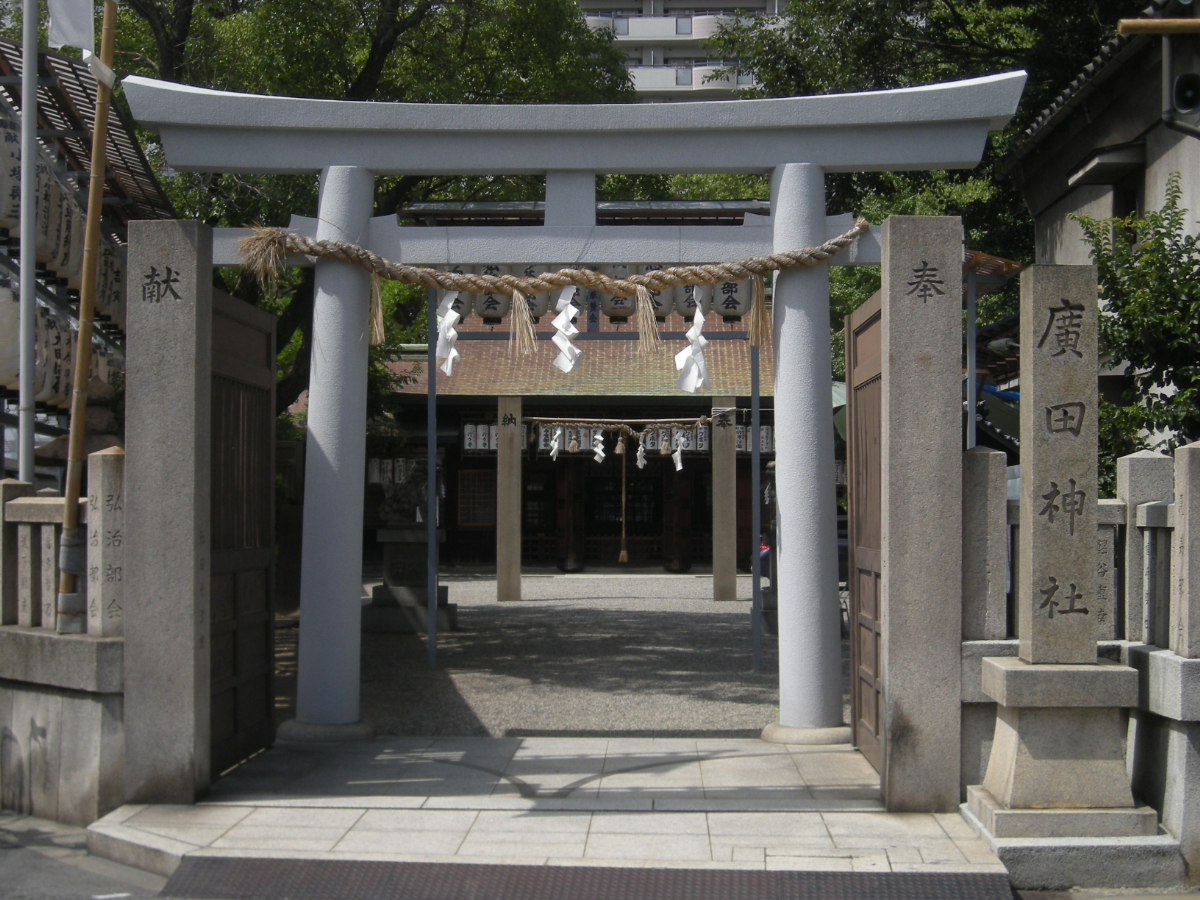 鳥居と拝殿