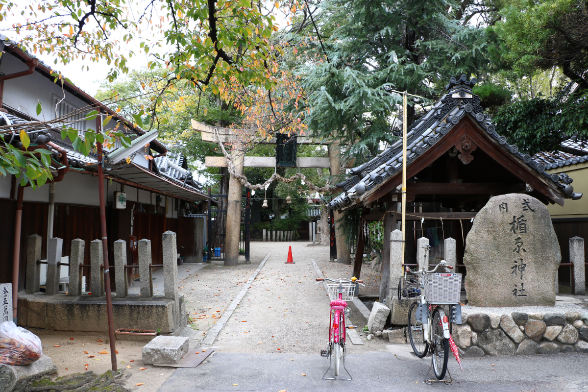 社号標と鳥居