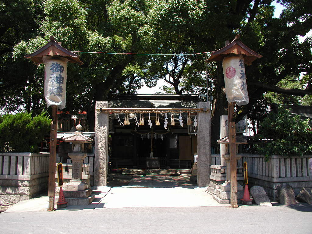 鳥居と拝殿