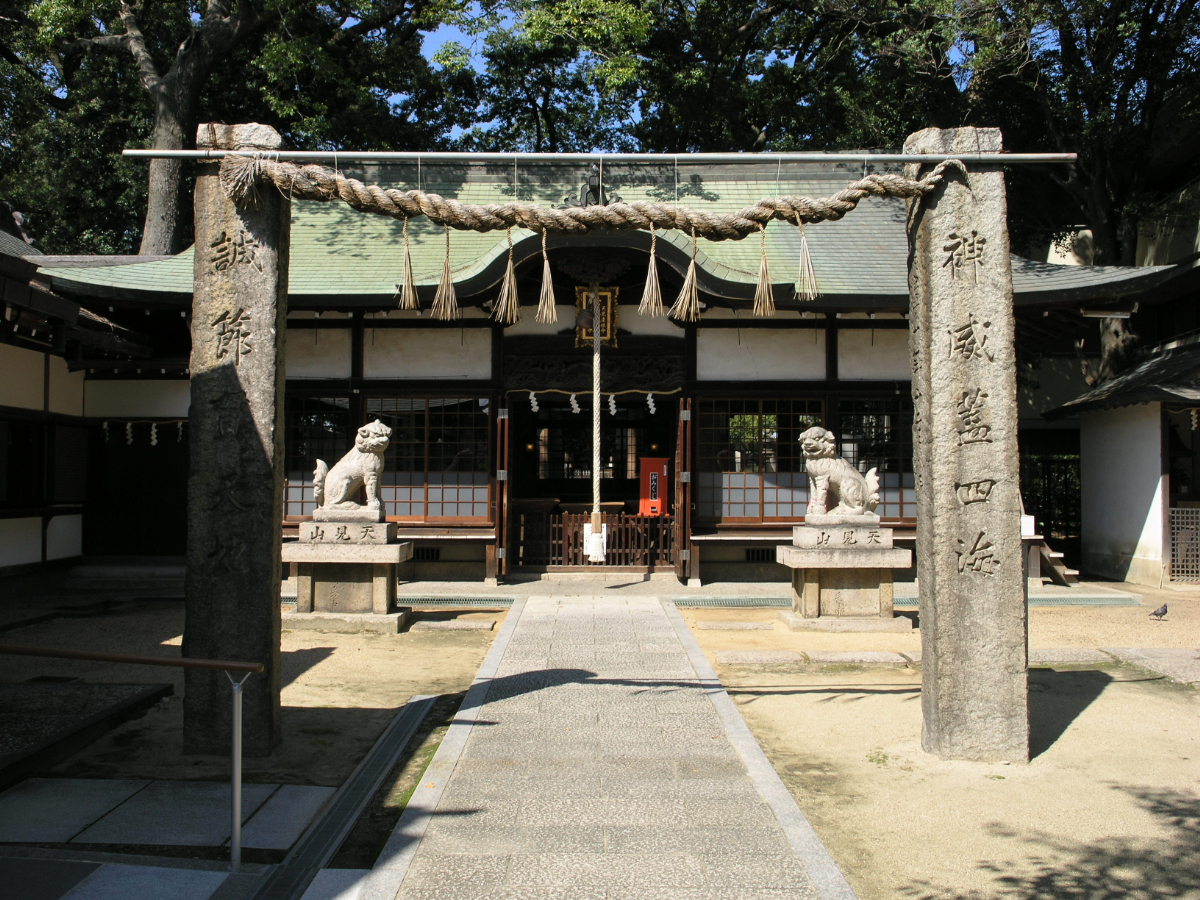 鳥居と拝殿