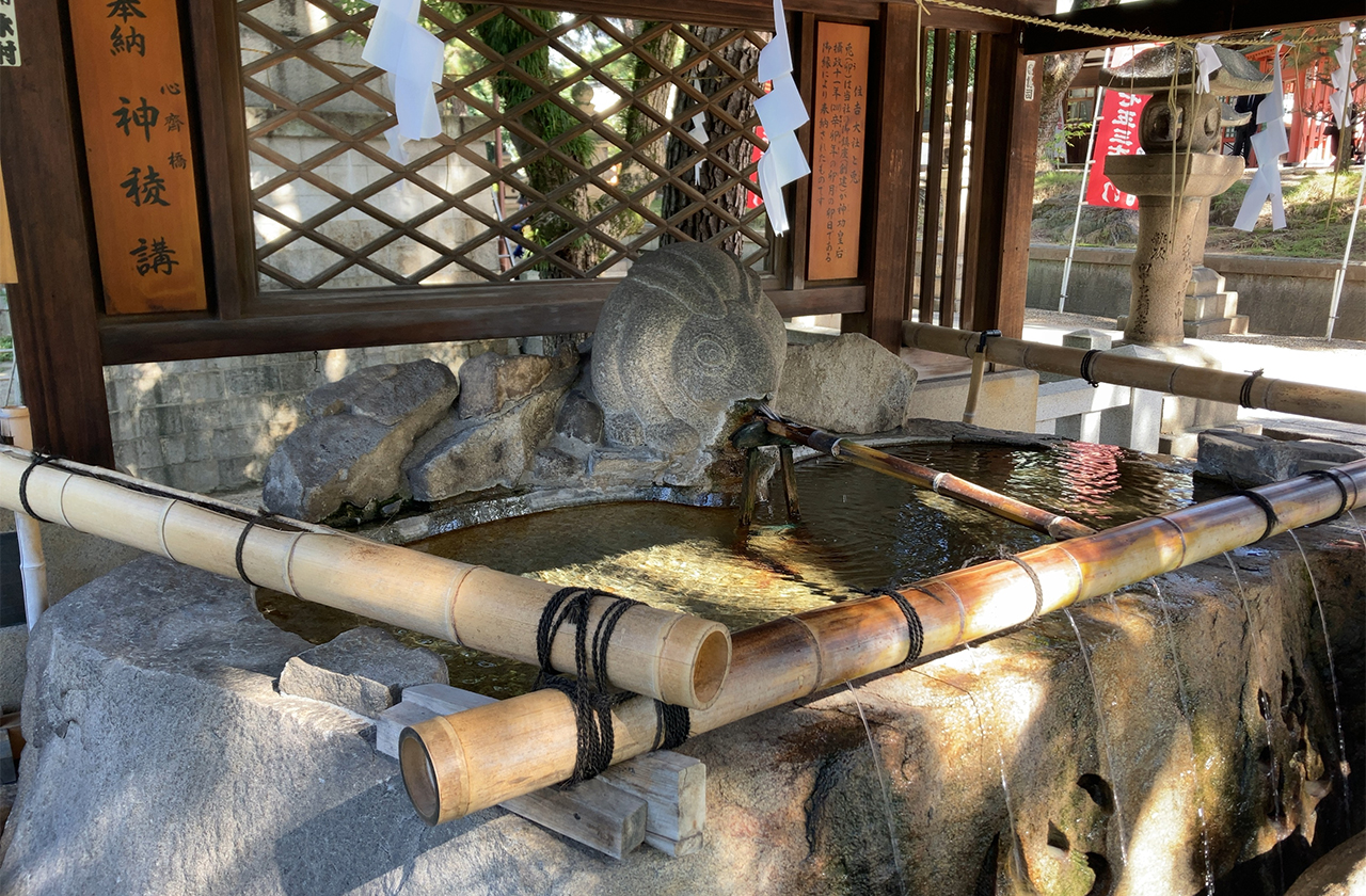 兎がいる手水舎