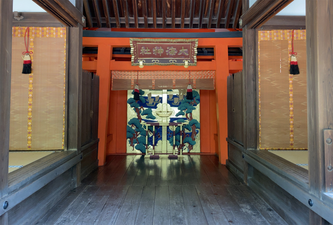 大海神社 幣殿内