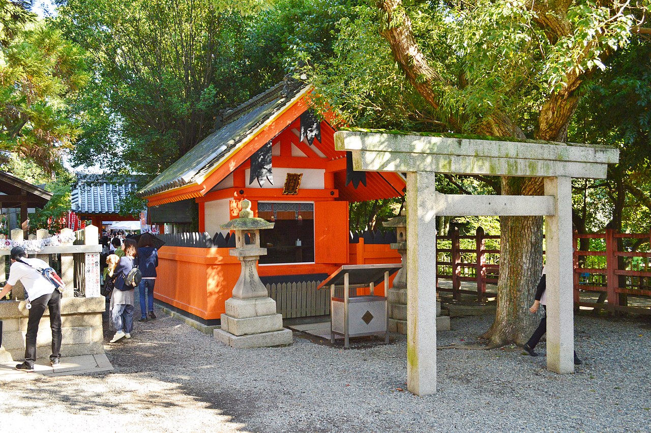 若宮八幡宮 鳥居と社殿